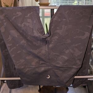 Zyia leggings: Gray Camo print